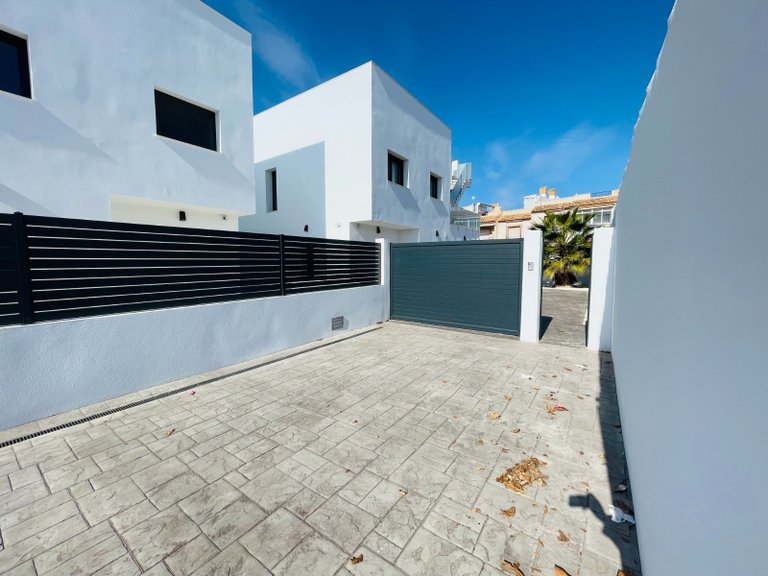 Villa for Sale in Torrevieja, Alicante 2