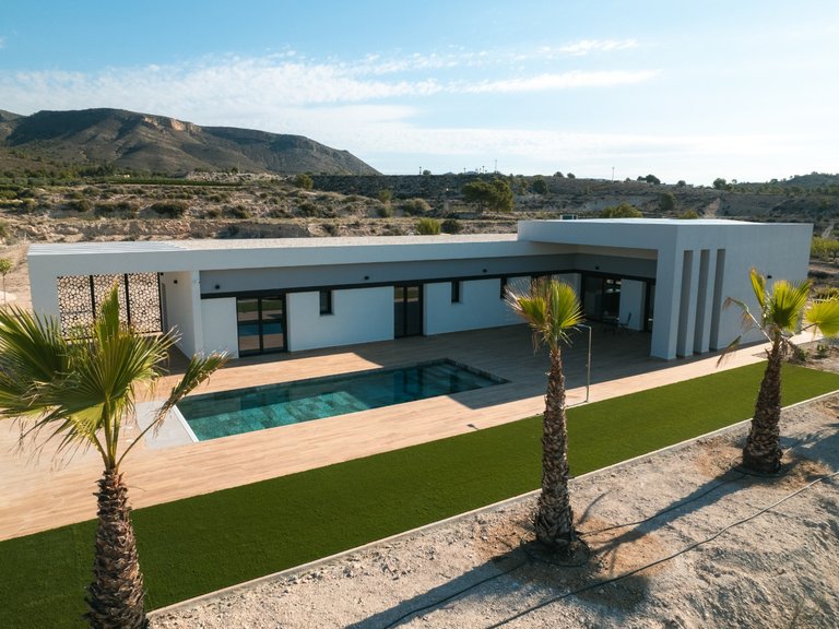 Villa for Sale in Pinoso, Alicante 2