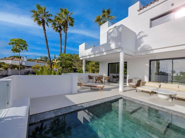 Penthouse for Sale in El Paraíso, Malaga 1
