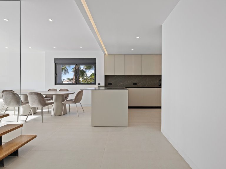 Penthouse for Sale in El Paraíso, Malaga 11