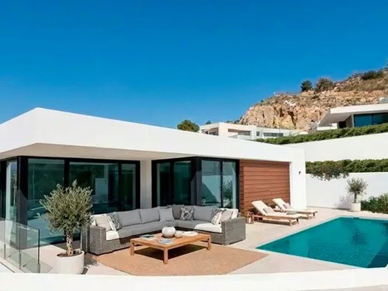 Villa for Sale in Benidorm, Alicante 2