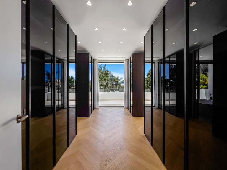Villa for Sale in Marbella, Malaga 19