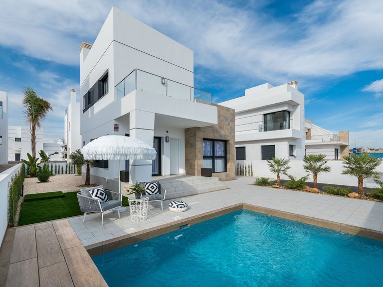 Villa for Sale in Los Alcazares, Alicante 2