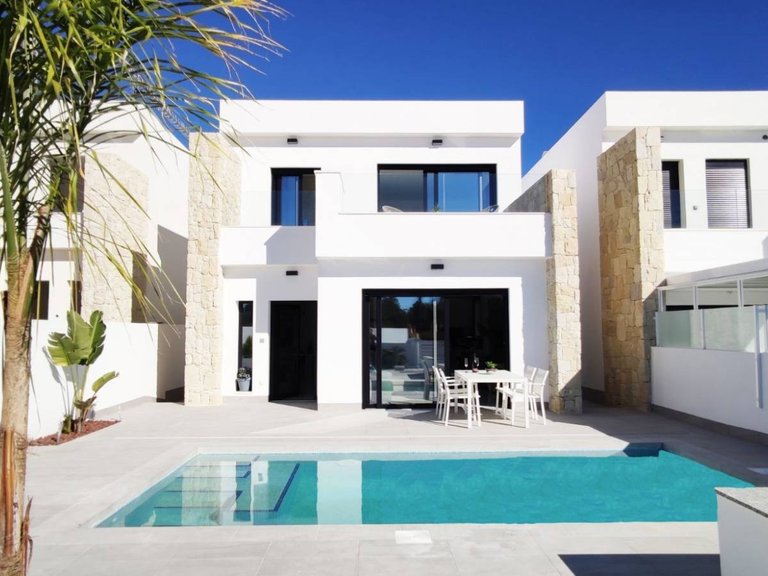 Villa for Sale in La Marina, Alicante 2