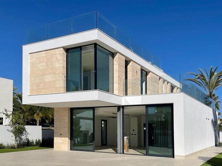 Villa for Sale in Orihuela Costa, Alicante 1