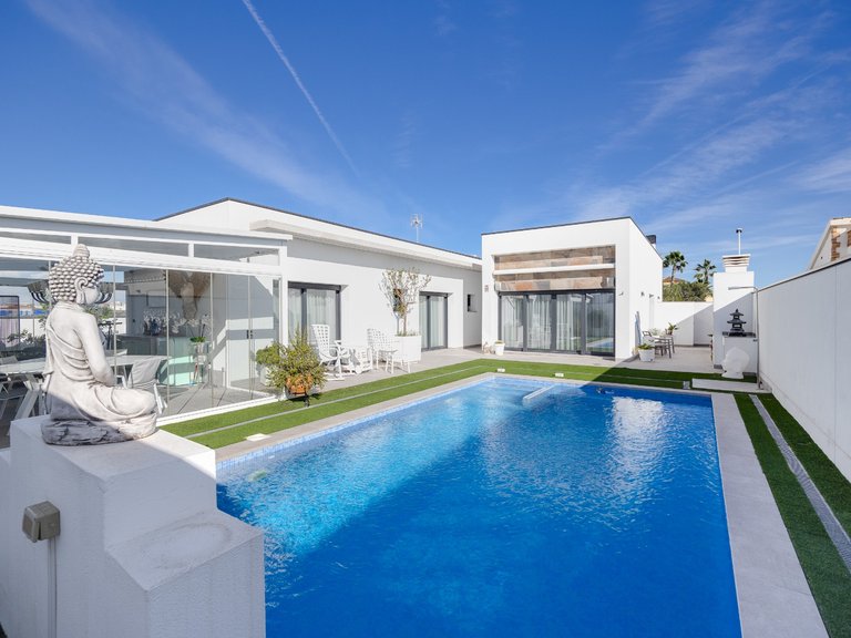 Villa for Sale in Formentera Del Segura, Alicante 2