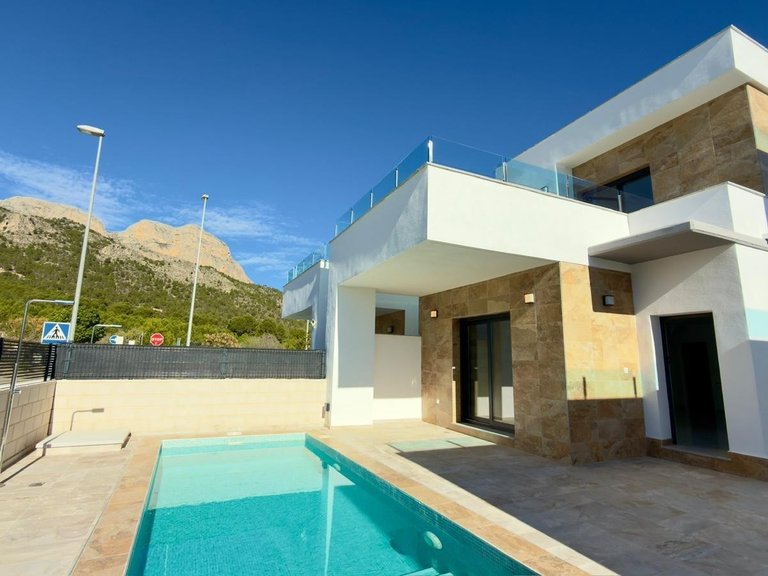 Villa for Sale in Polop, Alicante 1