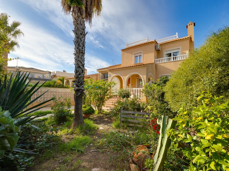 Villa for Sale in Torrevieja, Alicante 1
