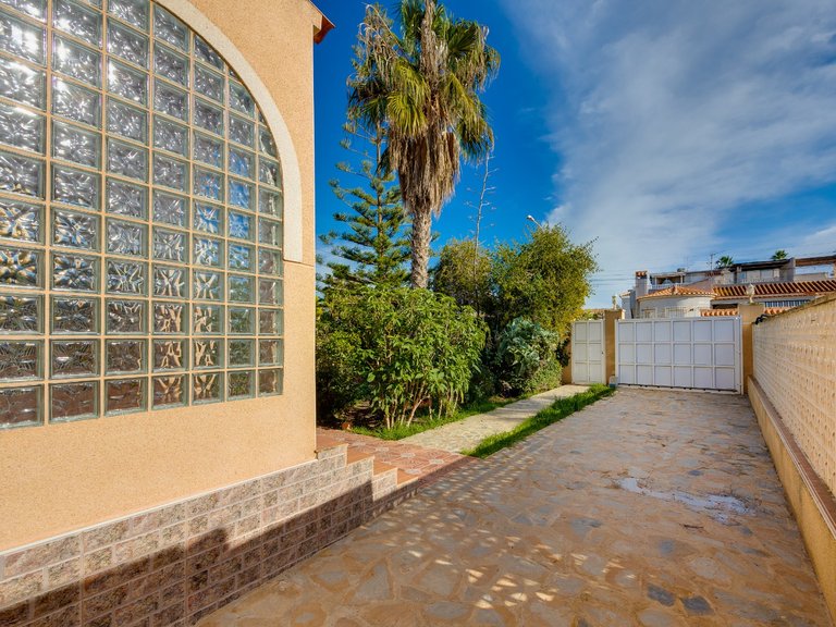 Villa for Sale in Torrevieja, Alicante 16