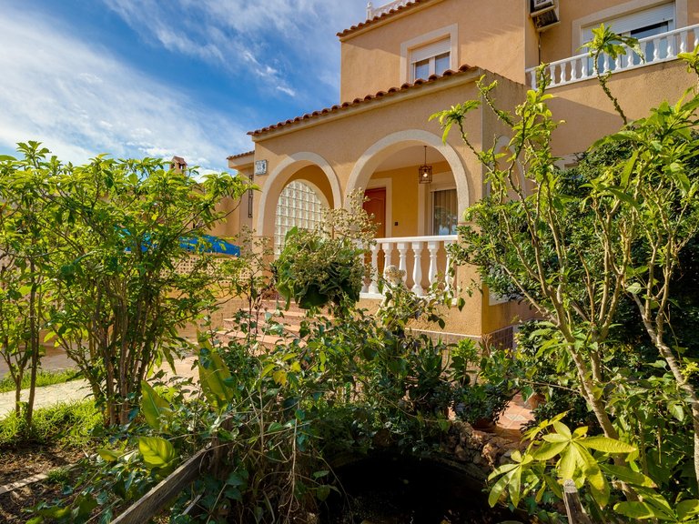 Villa for Sale in Torrevieja, Alicante 2