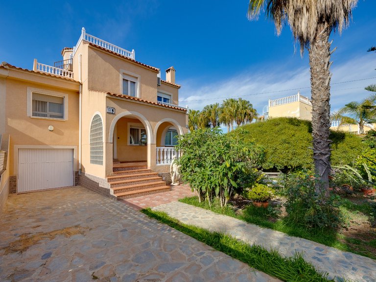 Villa for Sale in Torrevieja, Alicante 3