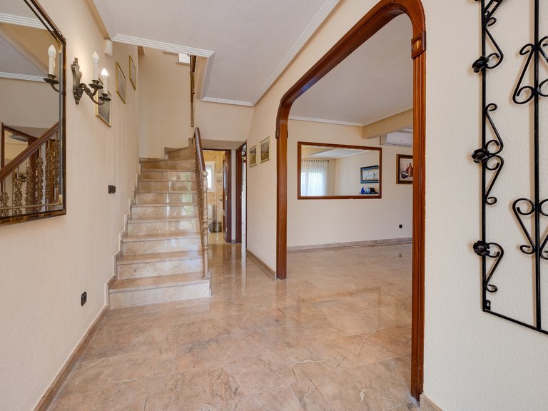 Villa for Sale in Torrevieja, Alicante 30