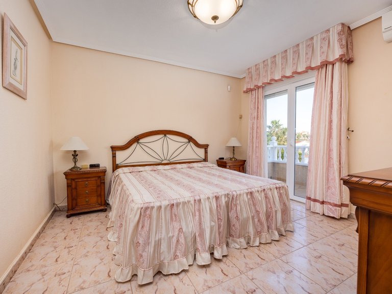 Villa for Sale in Torrevieja, Alicante 39