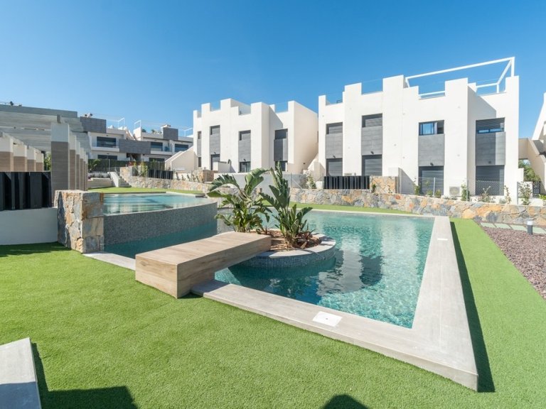 Penthouse for Sale in Los Balcones, Alicante 1