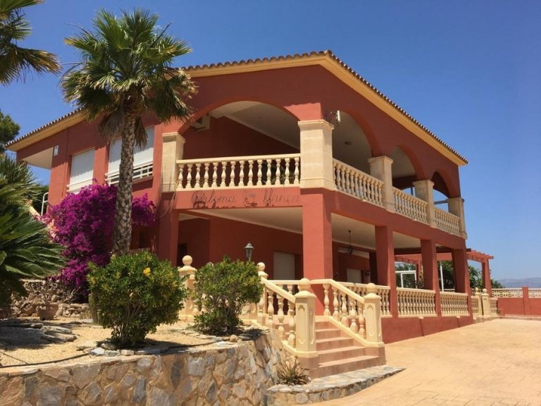 Villa for Sale in Alfaz Del Pi, Alicante 1