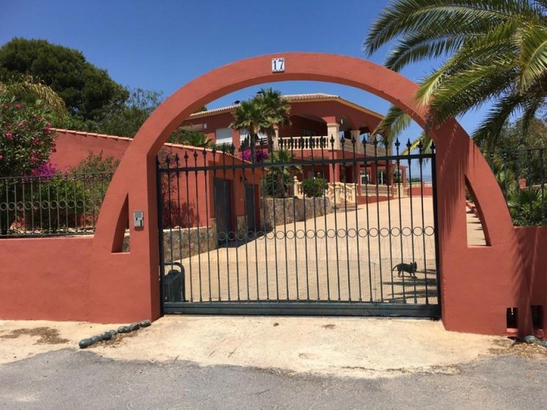 Villa for Sale in Alfaz Del Pi, Alicante 3