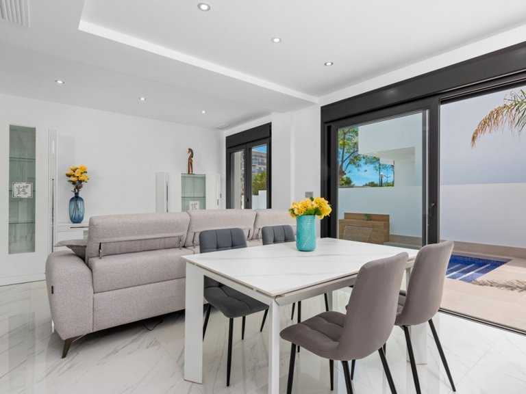 Villa for Sale in Dolores, Alicante 3