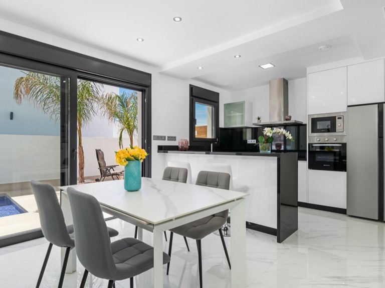Villa for Sale in Dolores, Alicante 5
