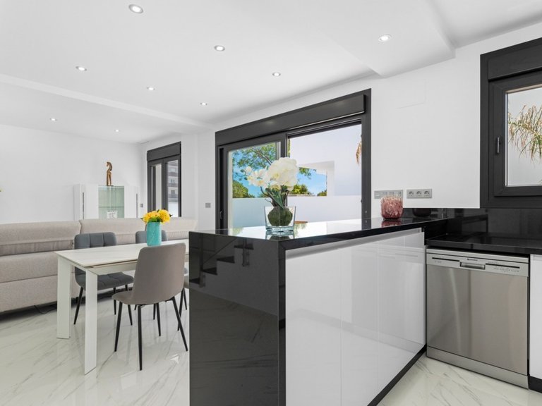 Villa for Sale in Dolores, Alicante 4