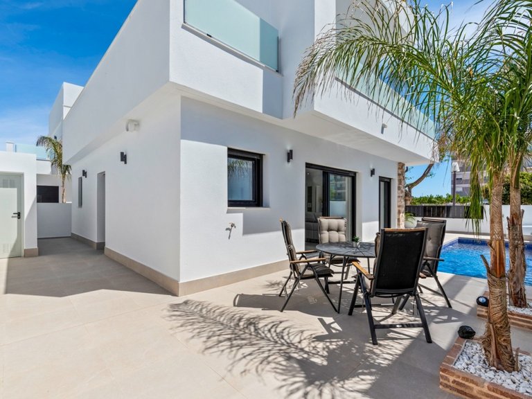 Villa for Sale in Dolores, Alicante 28