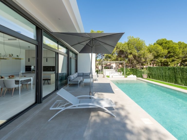 Villa for Sale in Pinar De Campoverde, Alicante 3