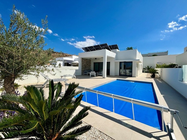 Villa for Sale in Benijofar, Alicante 1