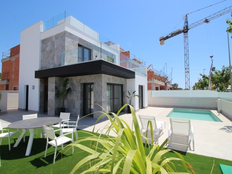 Villa for Sale in Pilar De La Horadada, Alicante 1