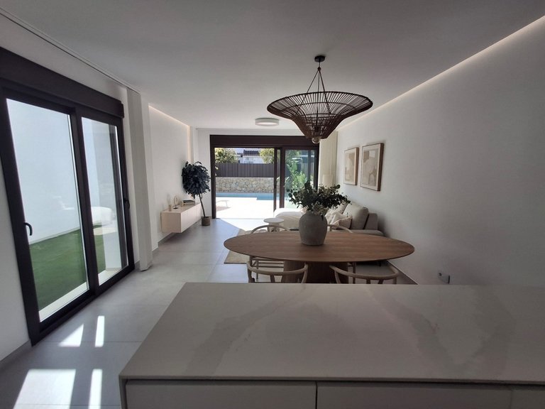Villa for Sale in Mil Palmeras, Alicante 5