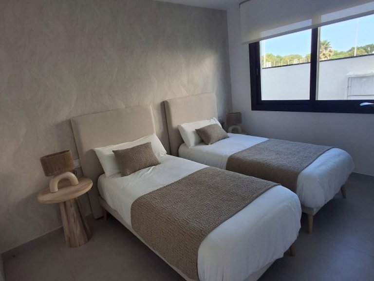 Villa for Sale in Mil Palmeras, Alicante 16