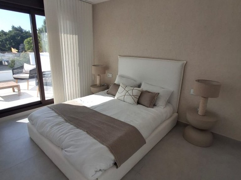Villa for Sale in Mil Palmeras, Alicante 9