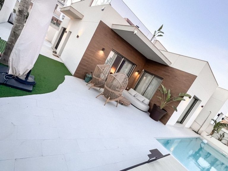 Villa for Sale in Inland San Miguel De Salinas, Alicante 1