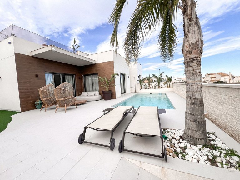 Villa for Sale in Inland San Miguel De Salinas, Alicante 2