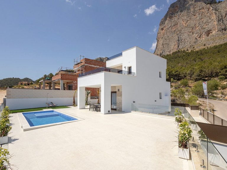 Villa for Sale in Polop, Alicante 1