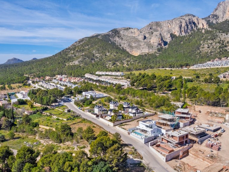 Villa for Sale in Polop, Alicante 4