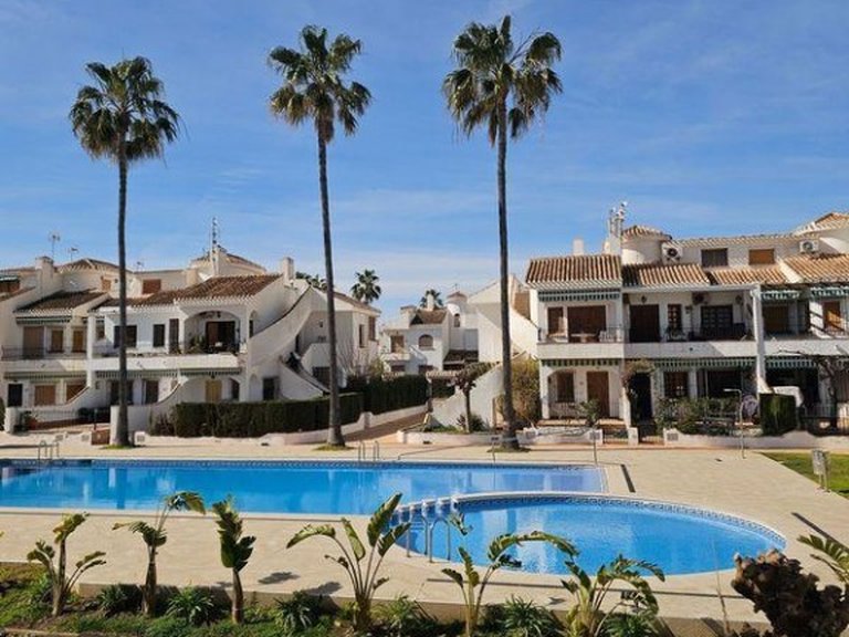 Villa for Sale in Pilar De La Horadada, Alicante 1