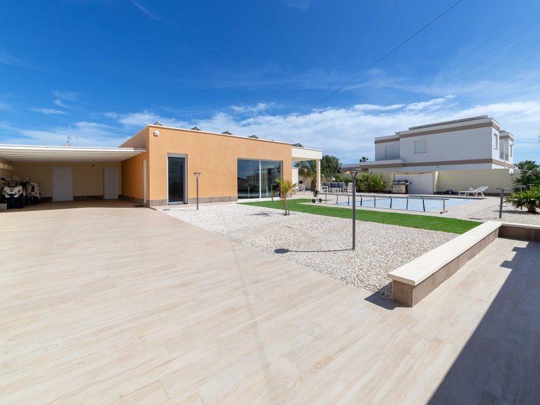Villa for Sale in Costa Blanca Torrevieja, Alicante 40