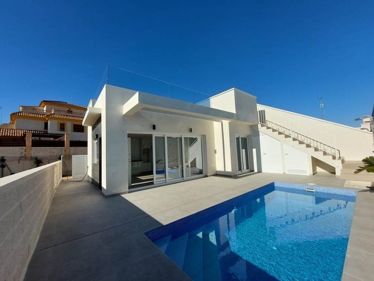 Villa for Sale in La Herrada, Alicante 1