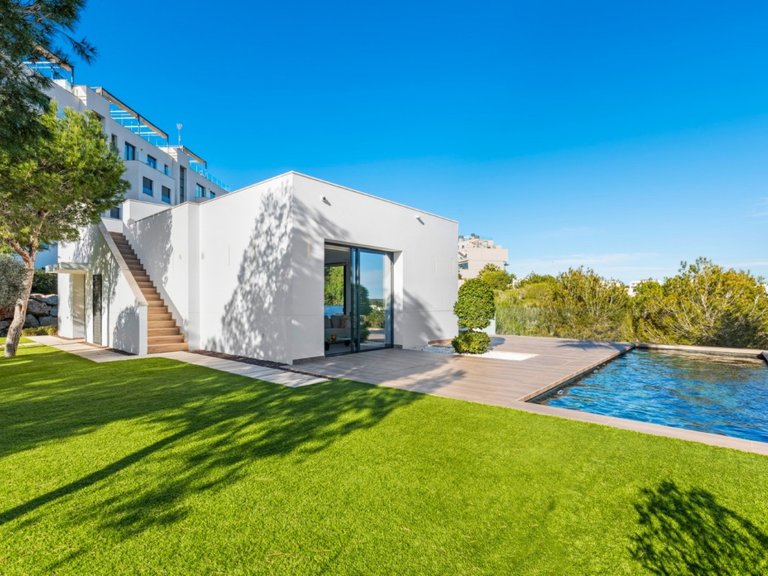 Villa for Sale in Las Colinas Golf, Alicante 1