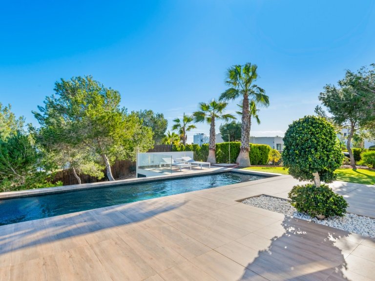Villa for Sale in Las Colinas Golf, Alicante 34