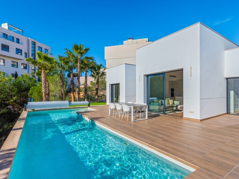 Villa for Sale in Las Colinas Golf, Alicante 1