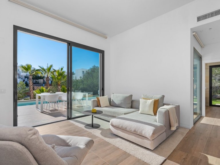 Villa for Sale in Las Colinas Golf, Alicante 2