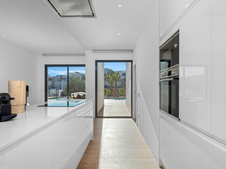 Villa for Sale in Las Colinas Golf, Alicante 9