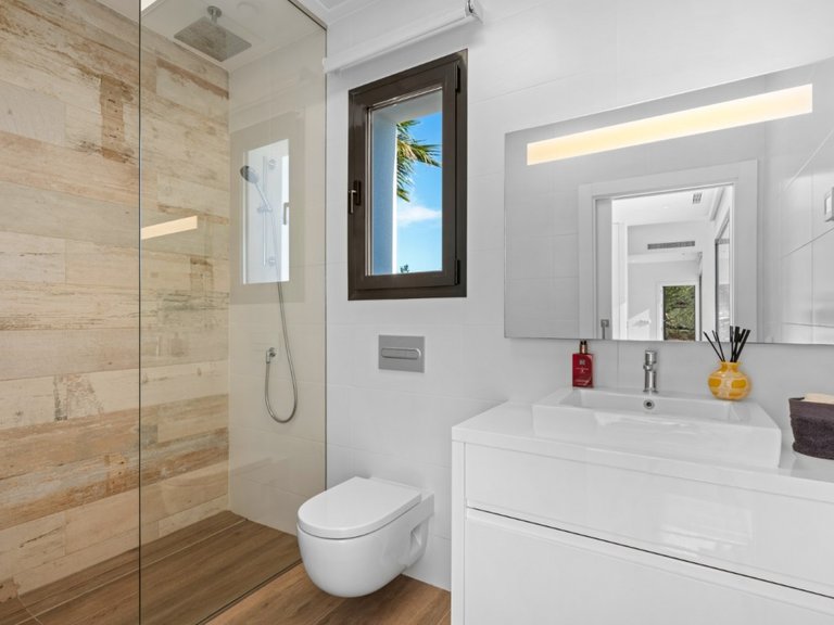 Villa for Sale in Las Colinas Golf, Alicante 17
