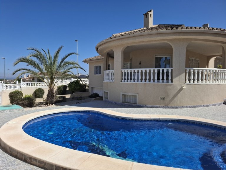 Villa for Sale in Benijofar, Alicante 1