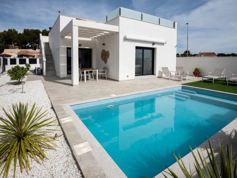 Villa for Sale in Pinar De Campoverde, Alicante 28