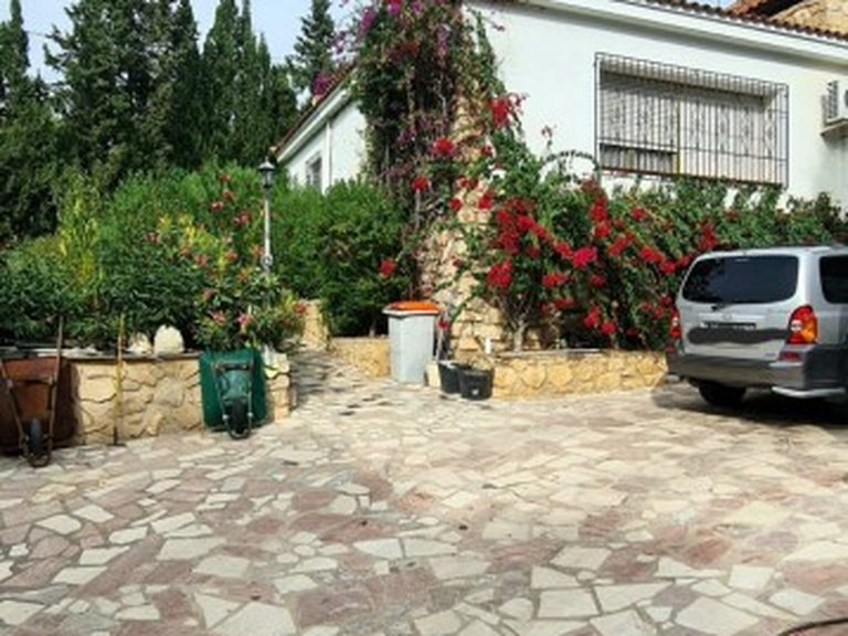 Villa for Sale in Costa Blanca Benidorm, Alicante 1