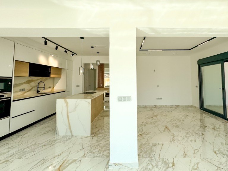 Villa for Sale in Los Altos, Alicante 3