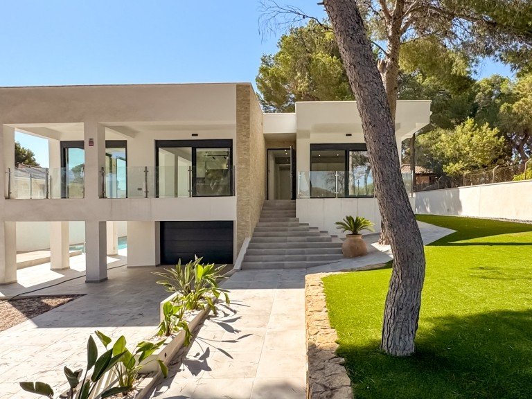 Villa for Sale in Los Altos, Alicante 31