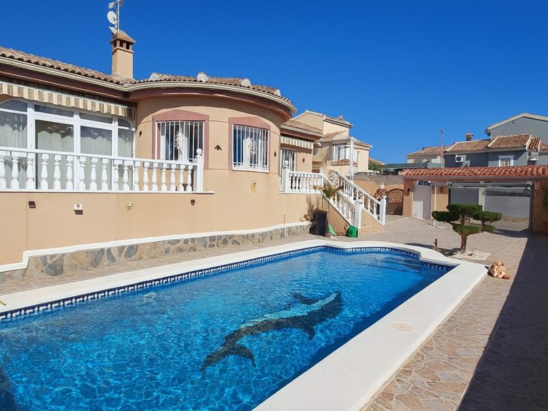 Villa for Sale in Benimar, Alicante 1