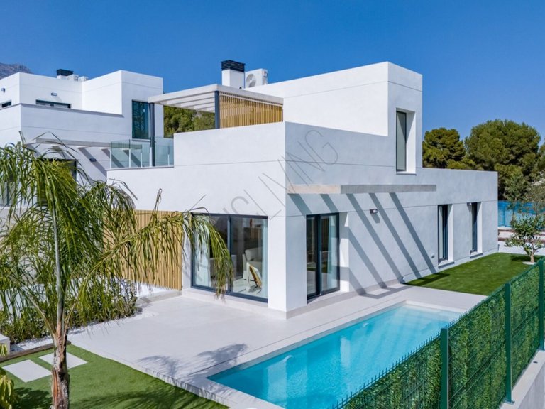 Villa for Sale in Inland Sierra Cortina, Alicante 1